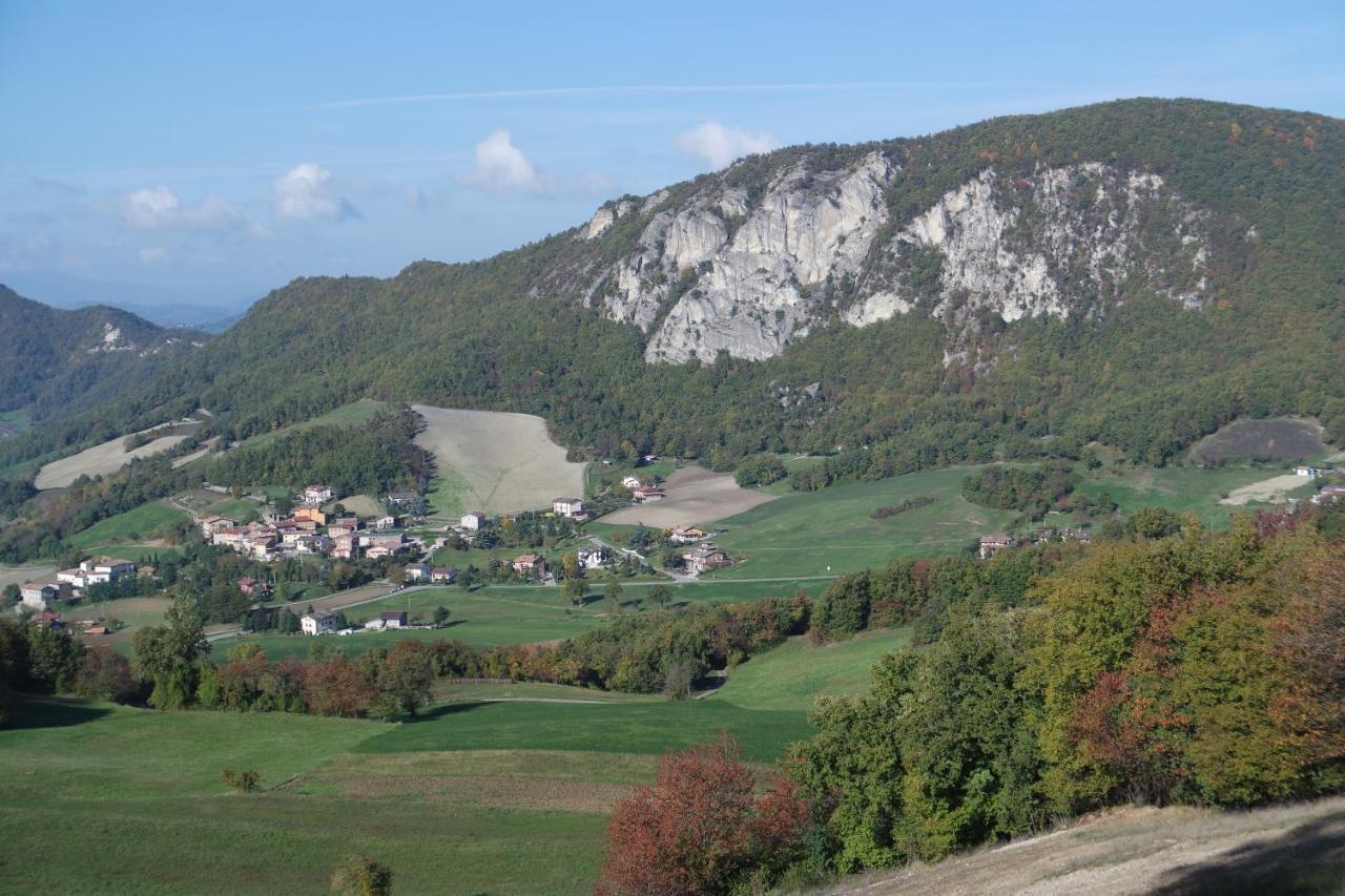 Casale Monte Valestra Bed and Breakfast Bebbio Eksteriør billede