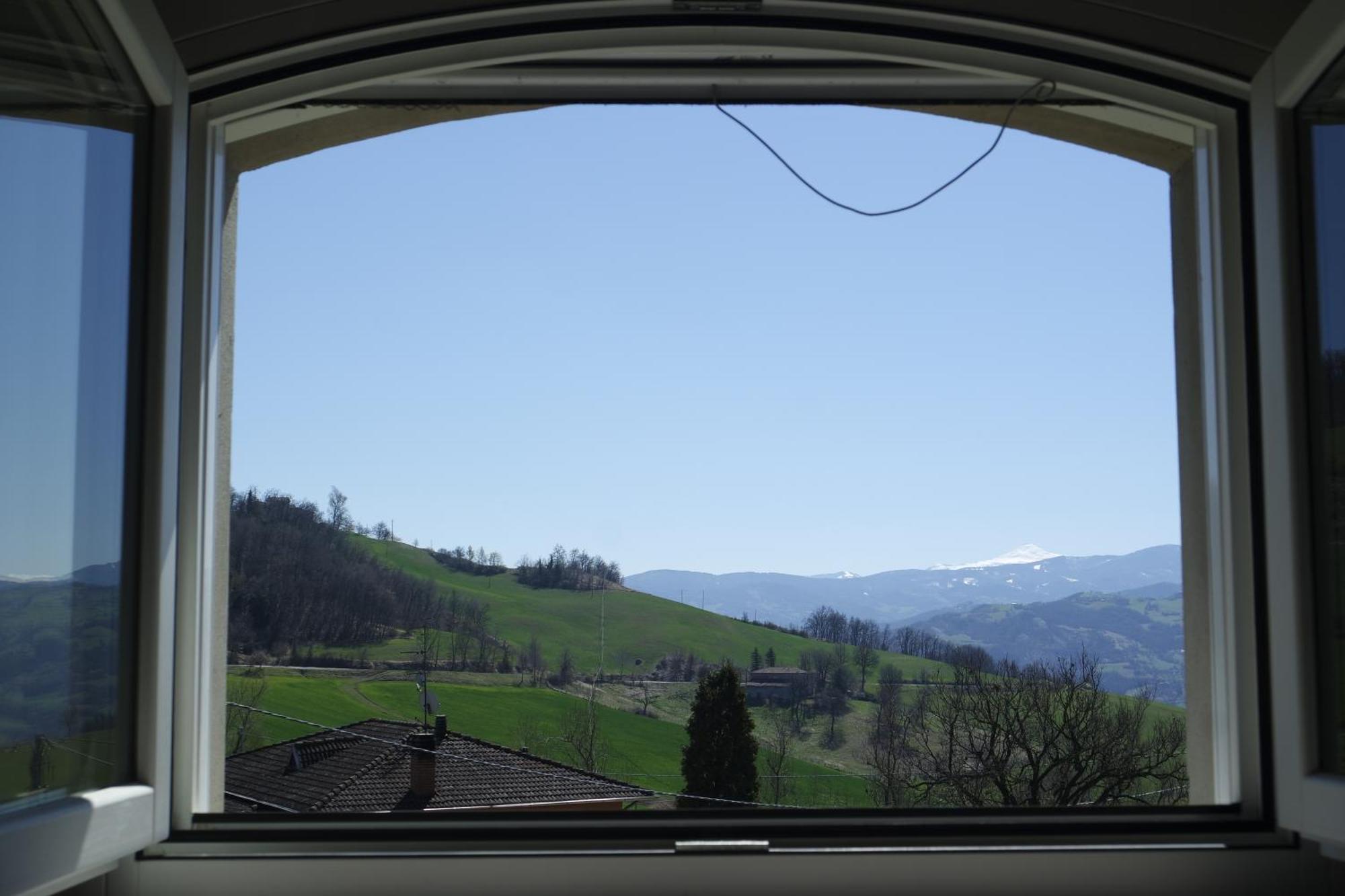 Casale Monte Valestra Bed and Breakfast Bebbio Eksteriør billede