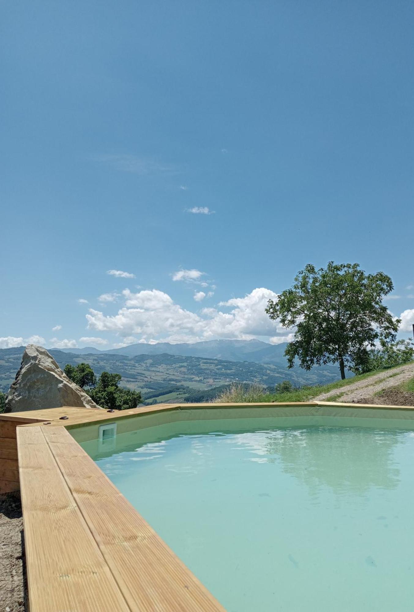 Casale Monte Valestra Bed and Breakfast Bebbio Eksteriør billede