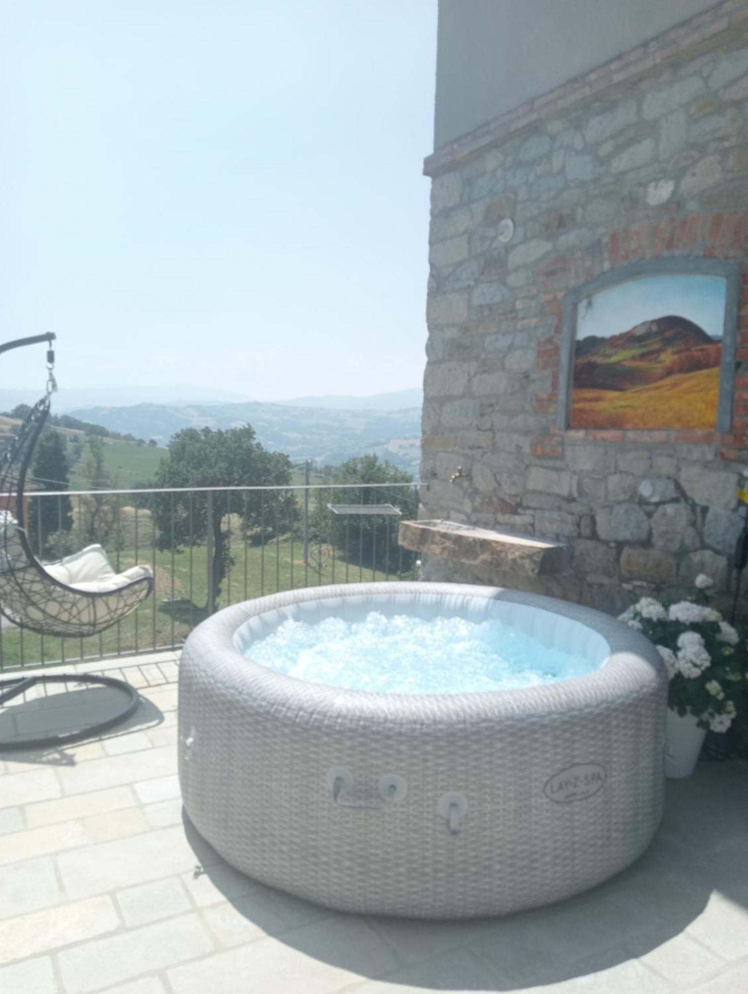 Casale Monte Valestra Bed and Breakfast Bebbio Værelse billede