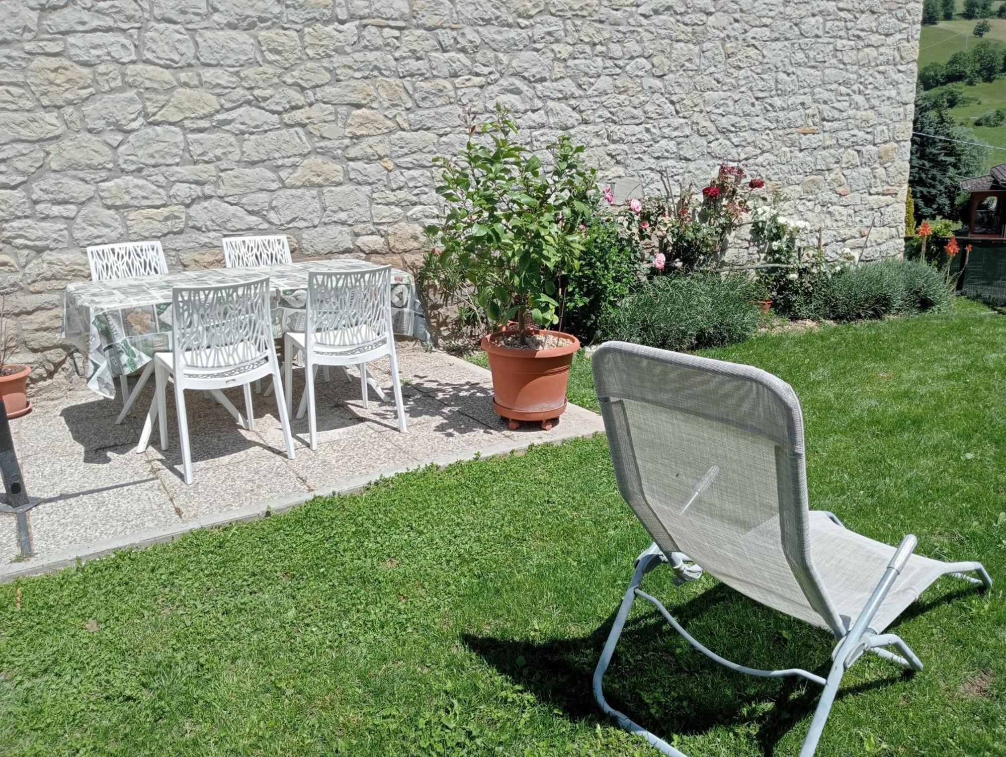 Casale Monte Valestra Bed and Breakfast Bebbio Værelse billede